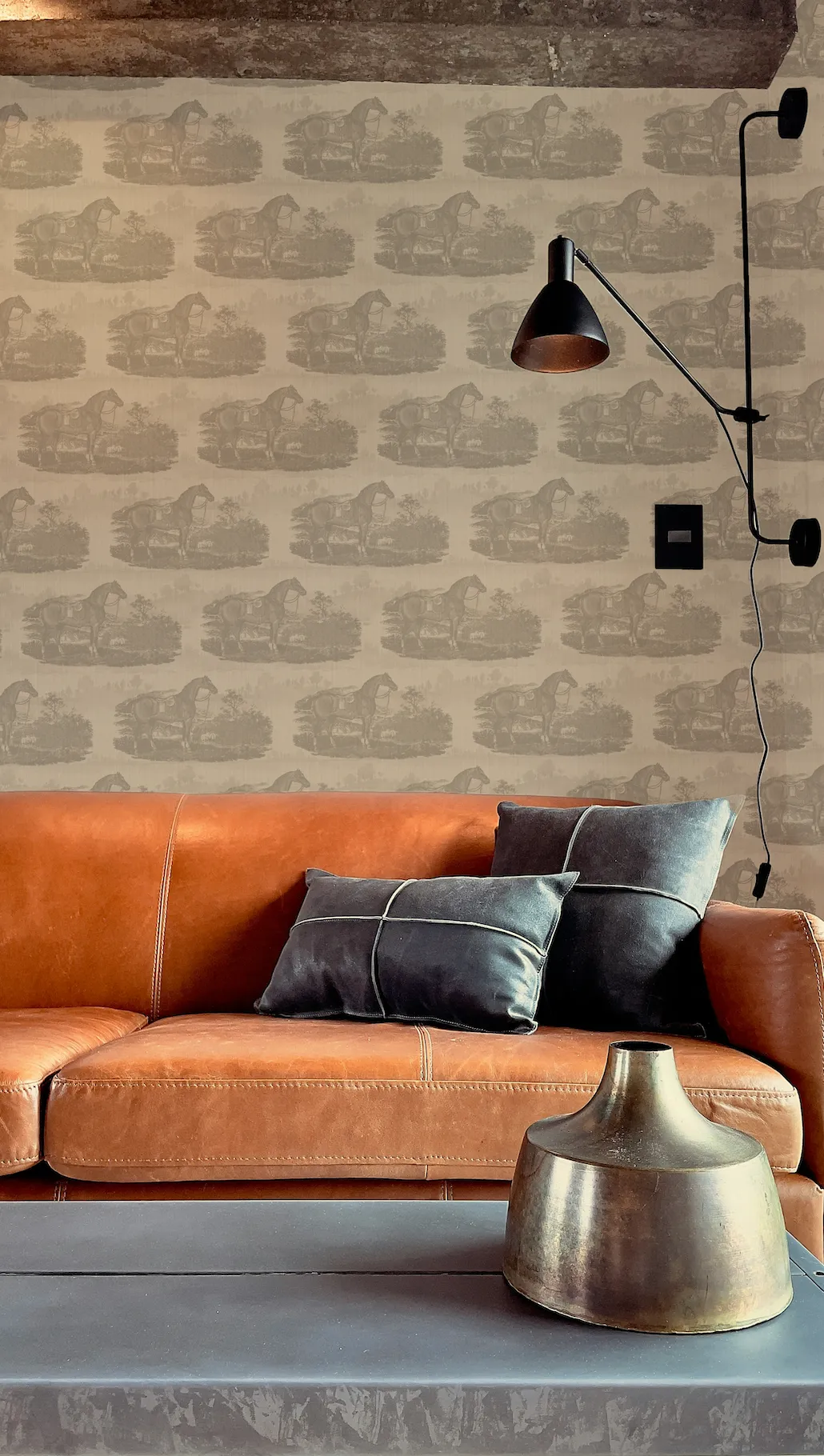 17-09-023-20 Wallpaper Horse Toile Caramel