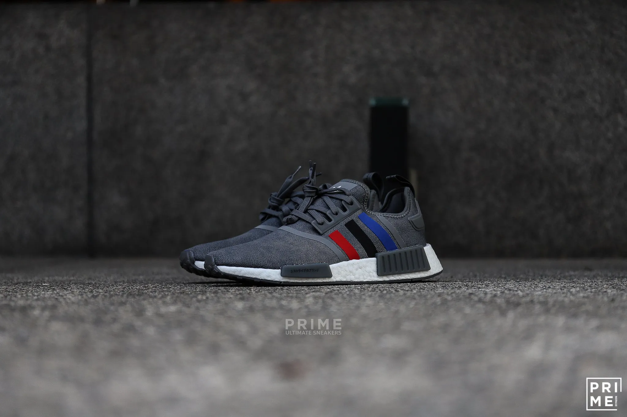 Adidas NMD   R1   Grey Fur scalet black  (FZ5708)