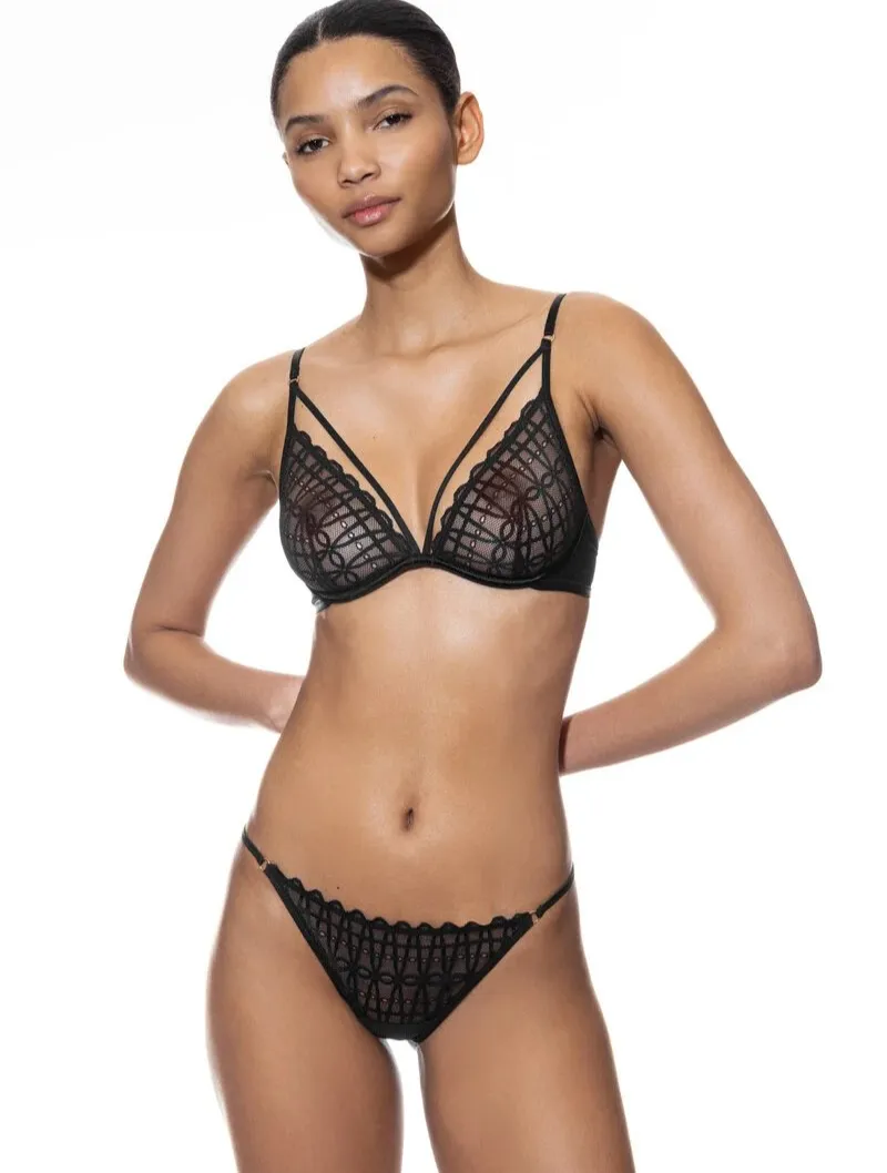 Captivating Strappy Triangle Bra | Black