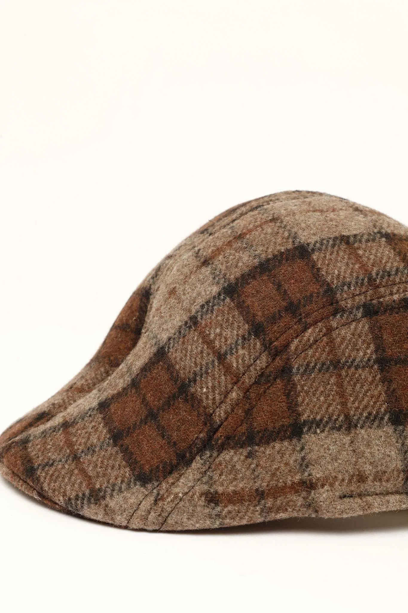 EQUESTRIAN VIBE MEN’S CAP IN CHECKERD BROWN