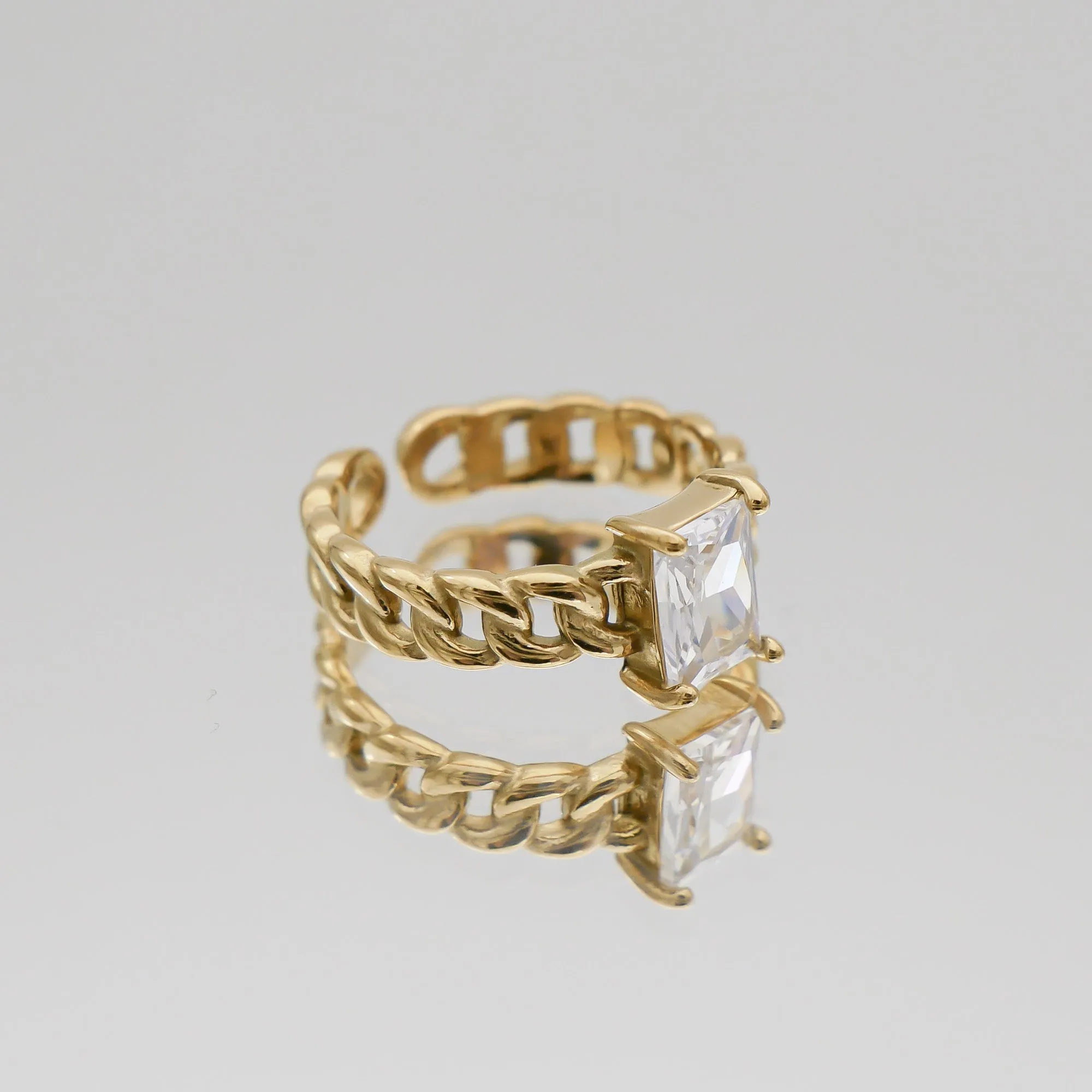 Laria Cuban Ring