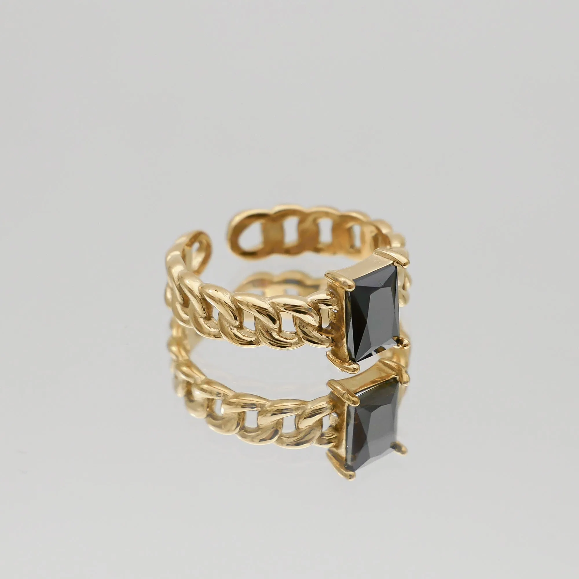 Laria Cuban Ring