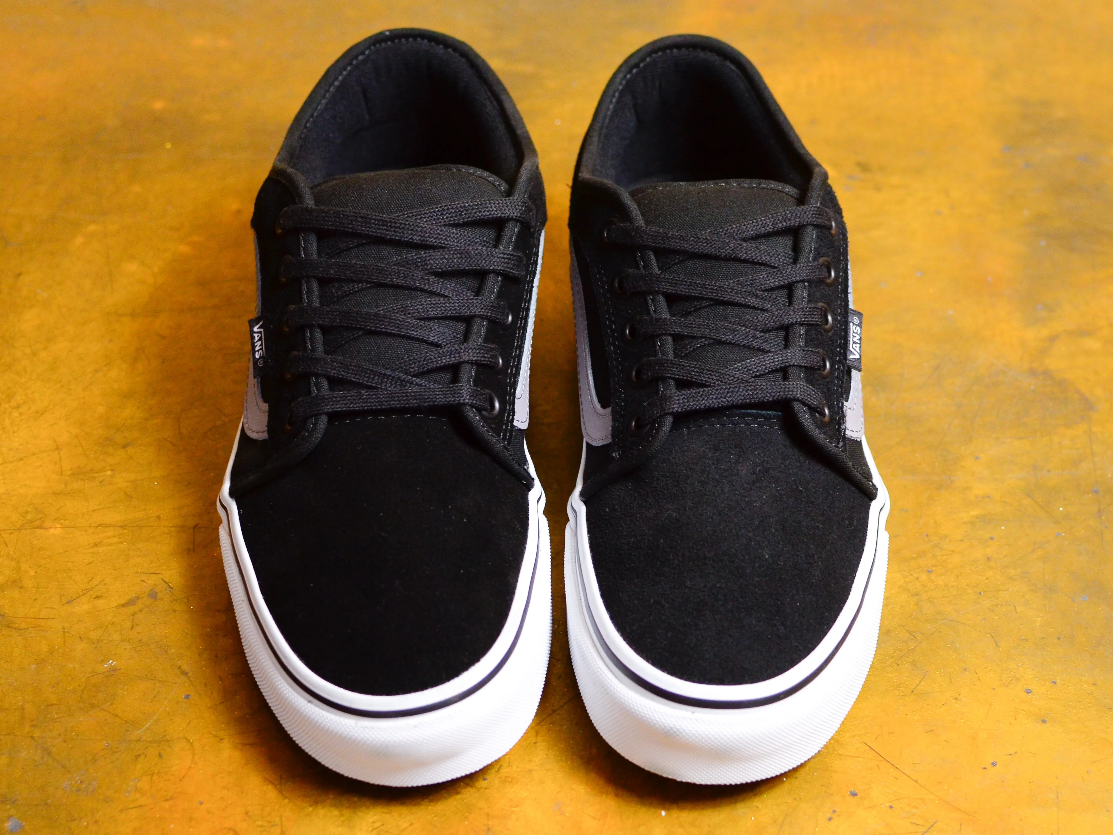 Skate Chukka Low Sidestripe - Black / Grey / White