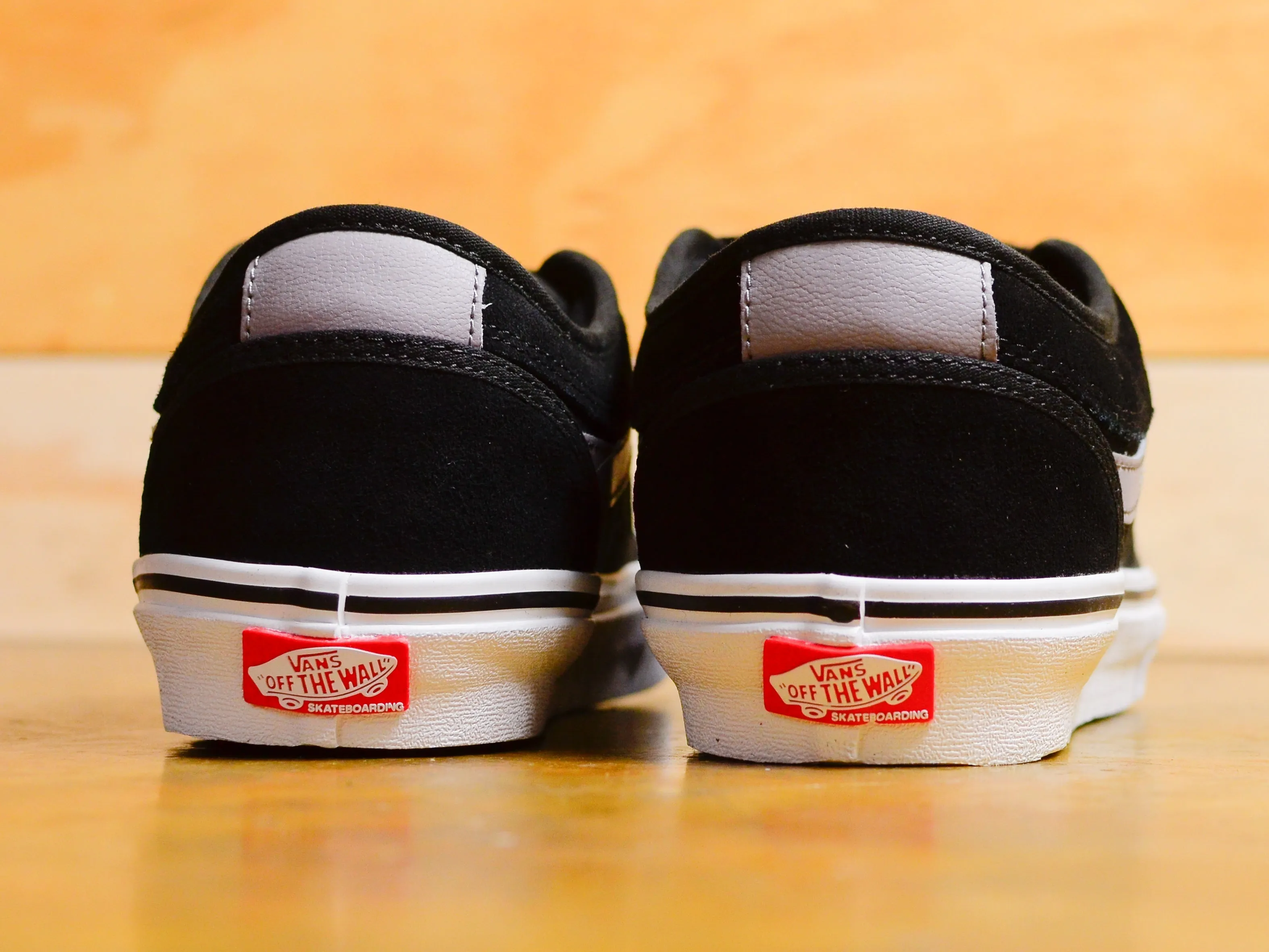 Skate Chukka Low Sidestripe - Black / Grey / White